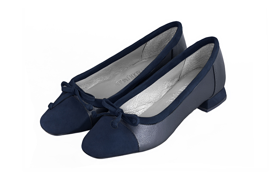 Navy blue women's ballet pumps, with low heels. Square toe. Flat flare heels - Florence KOOIJMAN